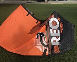 Ozone Reo V4 7 metre kitesurfing kite