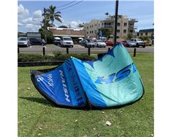 Naish Pivot S25 8 metre kitesurfing kite