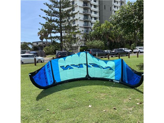 2021 Naish Pivot S25 - 8 metre