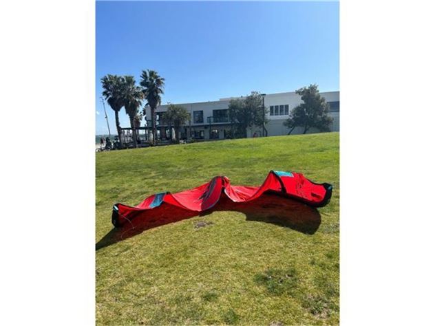 2024 Naish Pivot - 8 metre