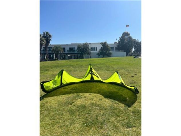 2024 Naish Pivot - 9 metre