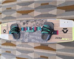 Duotone Jaime 139 cm kiteboarding twintip