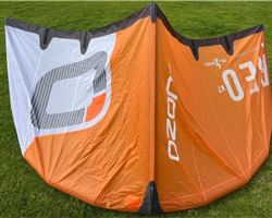 Ozone Reo V7 Ultrax 7 metre kiteboarding kite