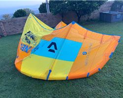 Duotone Neo 9 metre kitesurfing kite