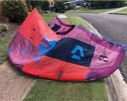 Duotone Dice 8 metre kiteboarding kite