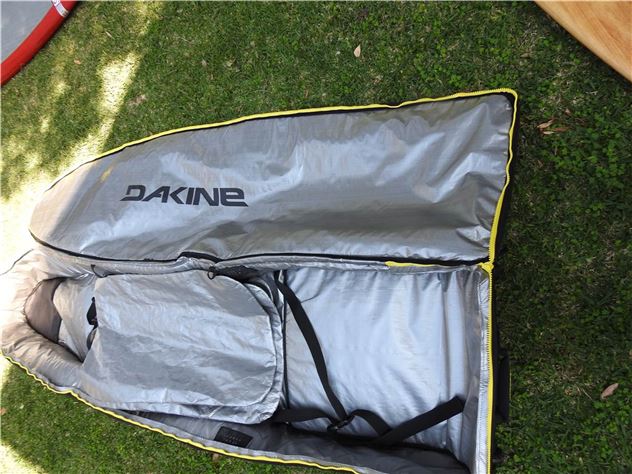 World Traveler Dakine Quad 7:6' Wheelie Board Bag Dakine - 7' 6"