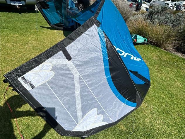 2019 Ozone Reo V5 - 8 metre