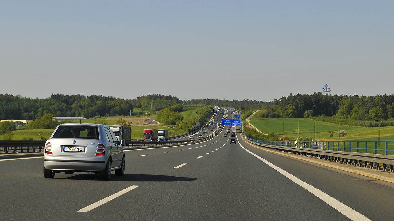 Немецкий автобан. Автобан Германия. Автобан Германия фото. Автомобильный путь Германии. Дороги с машинами Мюнхен.