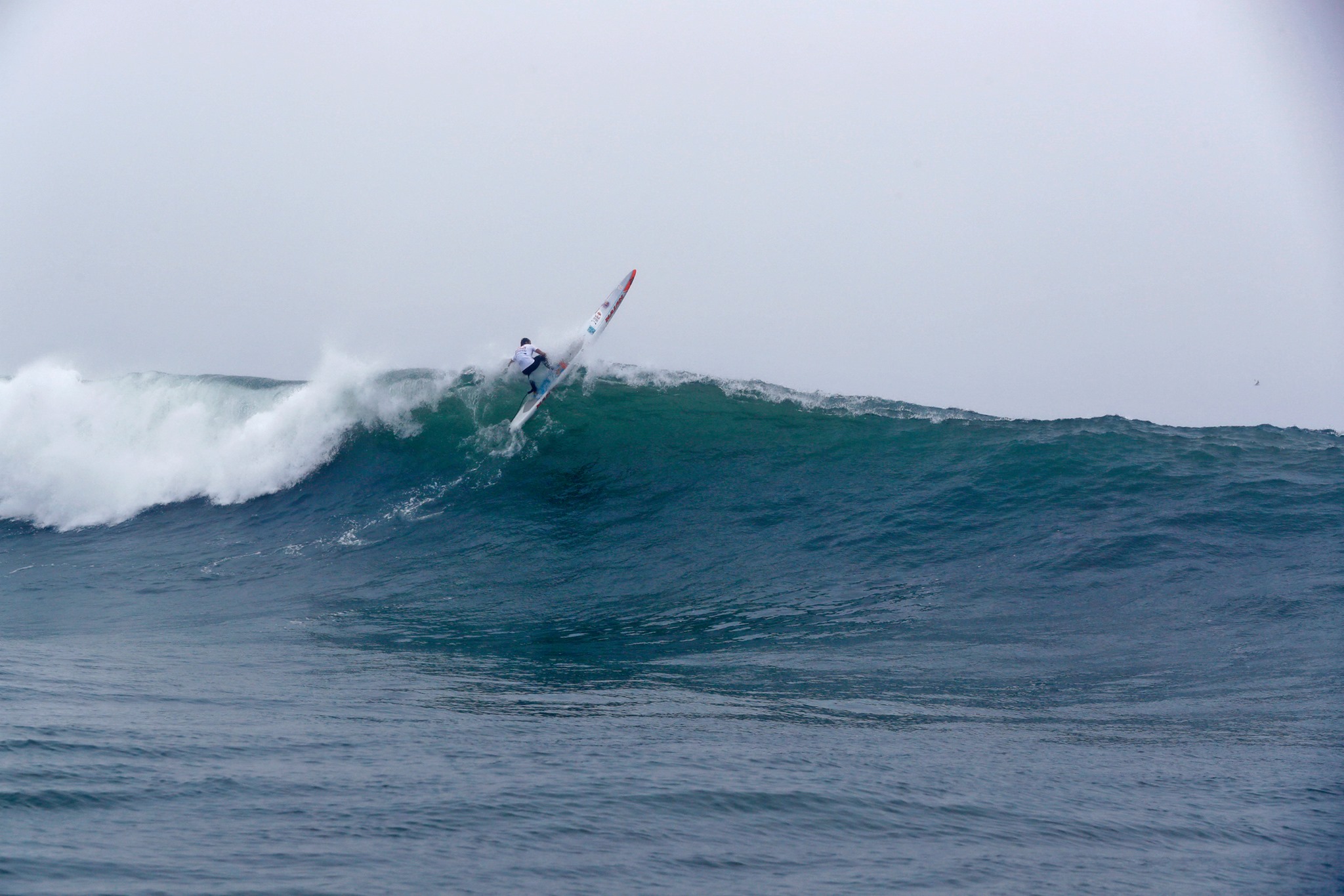 Amazing SUP skills in heavy conditions