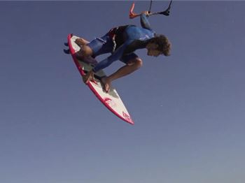 Keahi VS Jacobsen in a Strapless Freestyle Showdown - Kitesurfing News