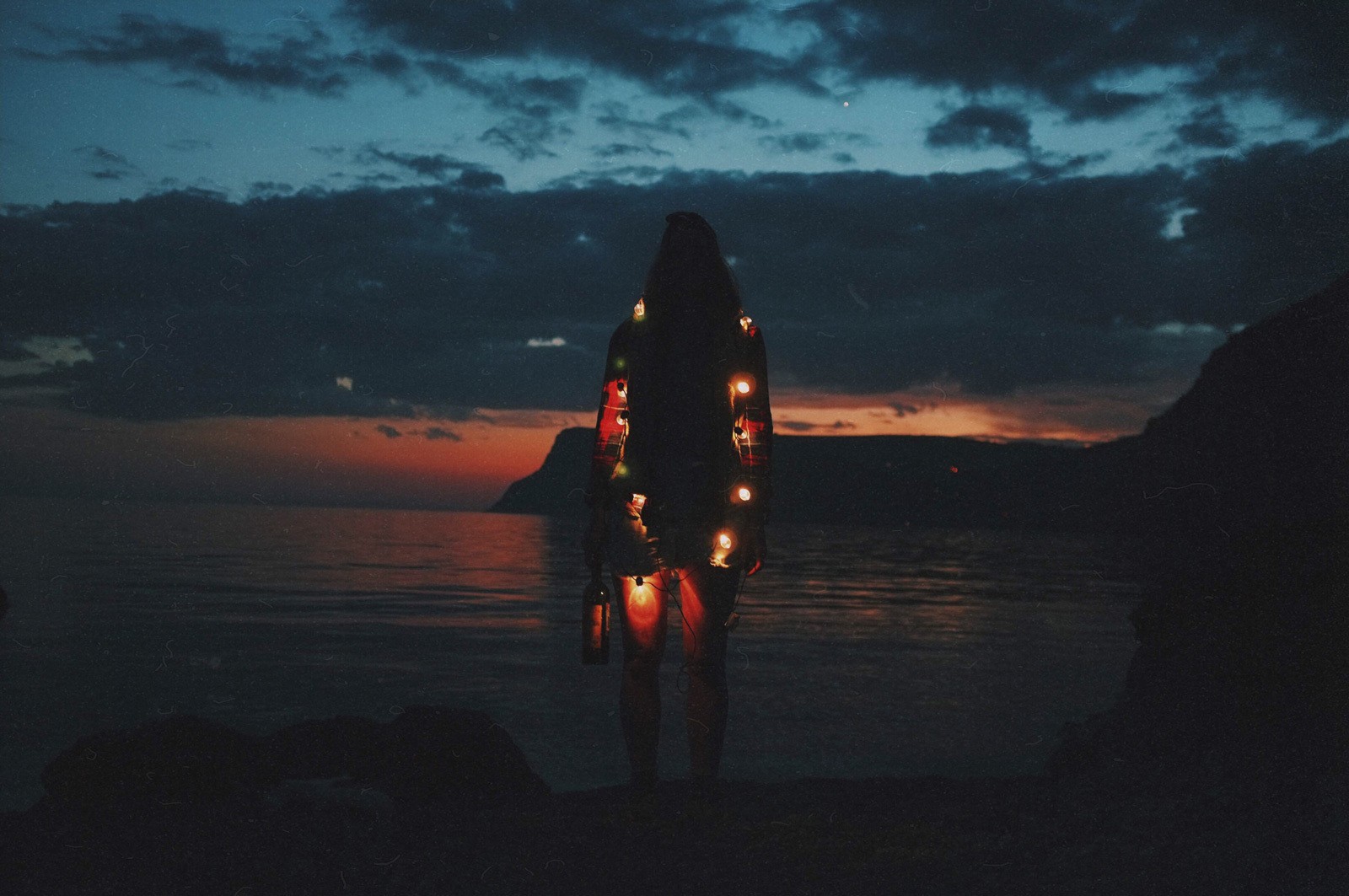 julia-karpacheva-paddleboarding-russia-black-sea-lights