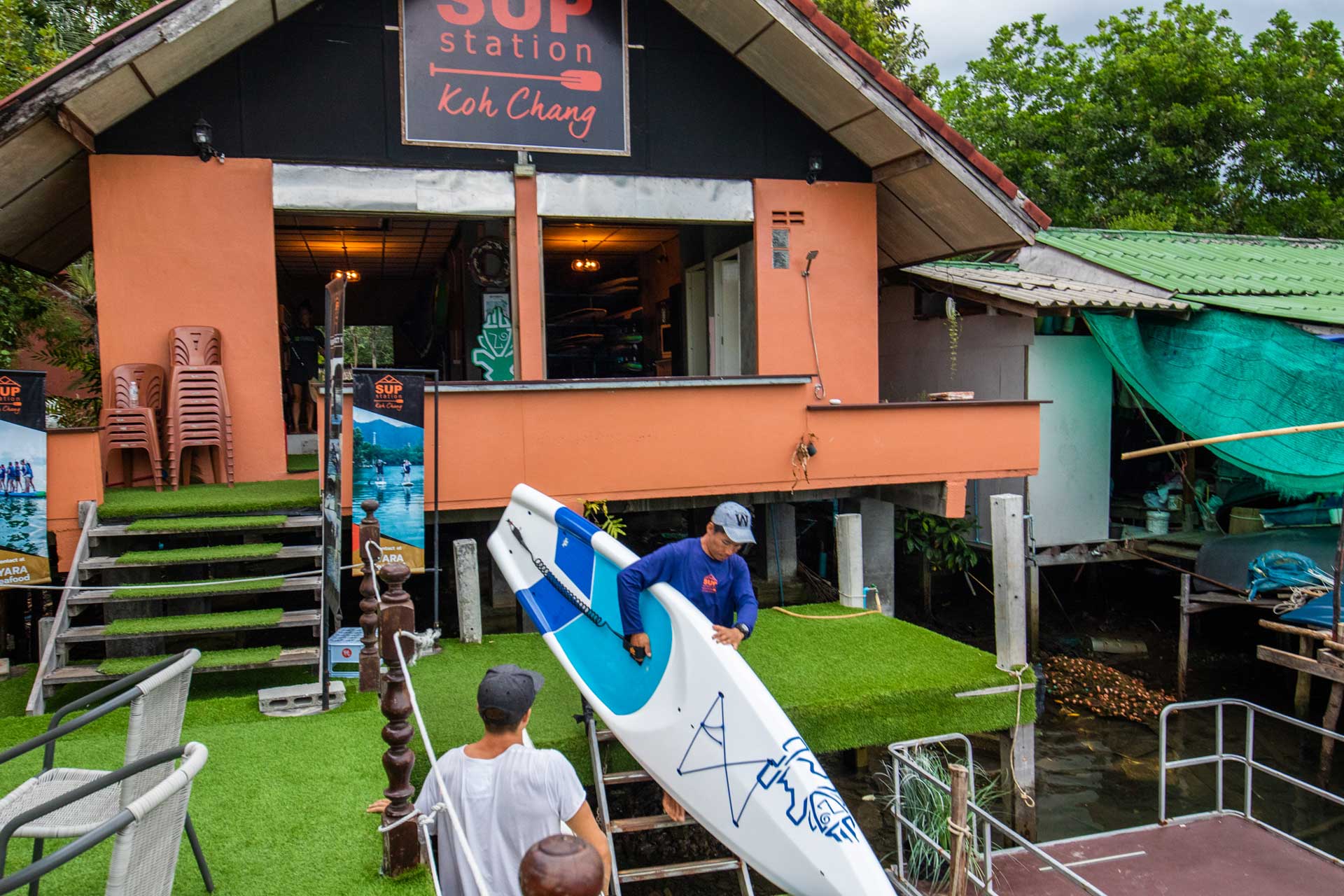 Starboard-SUP-Koh-Chang-Lost-in-Paradise-Again-with-Daniel-Hasulyo-3-explore-discover-sup-station-koh-chang