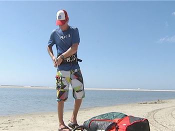 Kiteboarder rescues 4 from sinking boat - Kitesurfing News