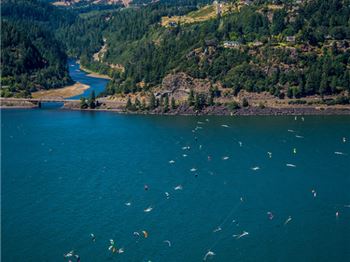 The Richman Brothers hang out in the Hood River - Kitesurfing News