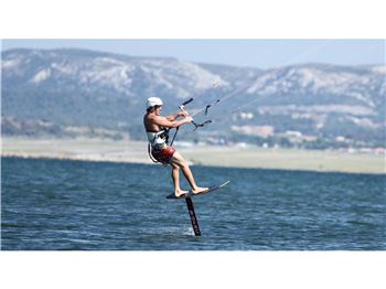 Hydrofoiling might be the latest craze, but it's not elegant - Kitesurfing News