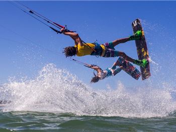 LF kids Manny and Kye hit the Sunshine Coast - Kitesurfing News