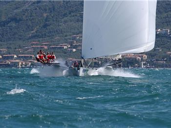 Squall wipes out entire fleet in Centomiglia race. - Sailing News