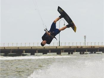 Back Mobe tips with Dan Sweeney. - Kitesurfing News