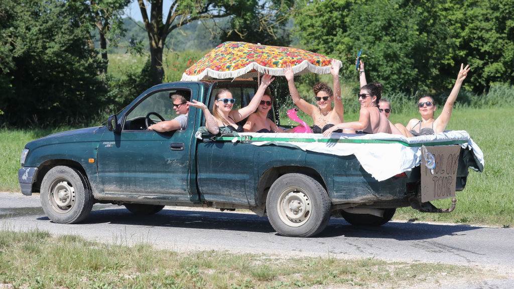 red truck pool float