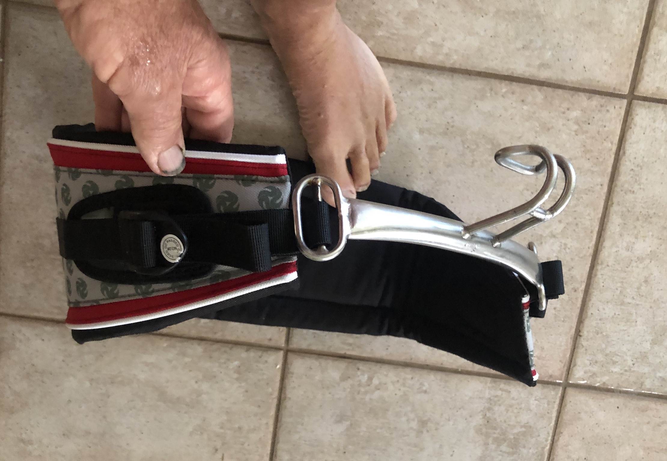 The best foil leash? Retracting Reel leash for wing foiling and SUP Foiling  